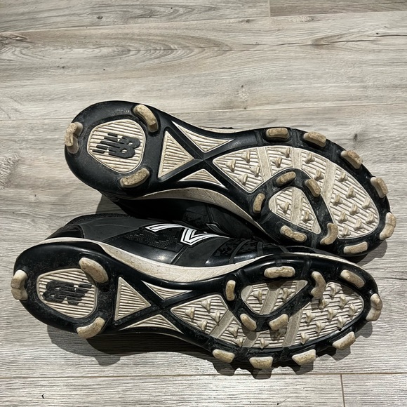 New Balance Cleats - Picture 4 of 5